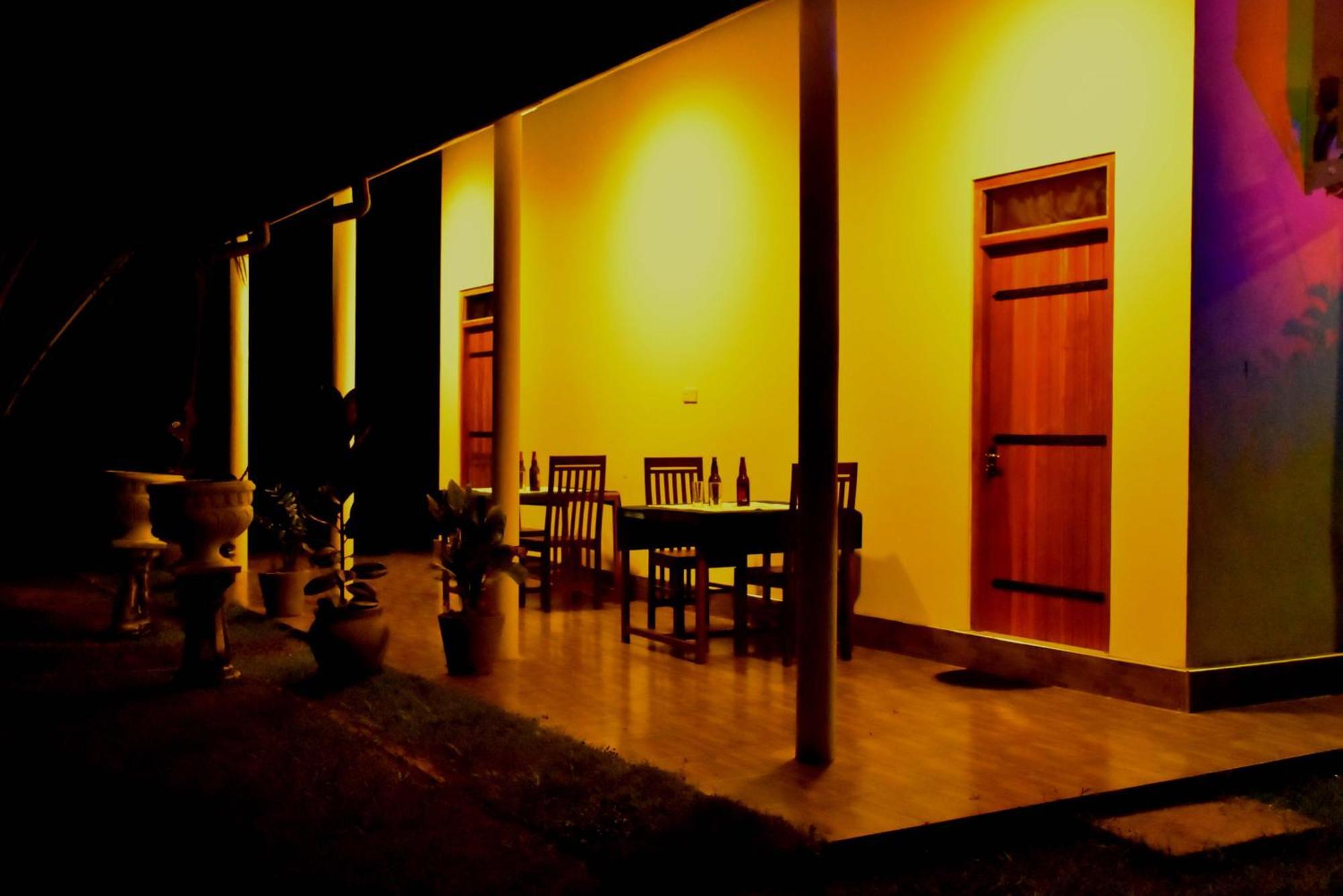 Lake Forest Lodge Udawalawe Exteriör bild