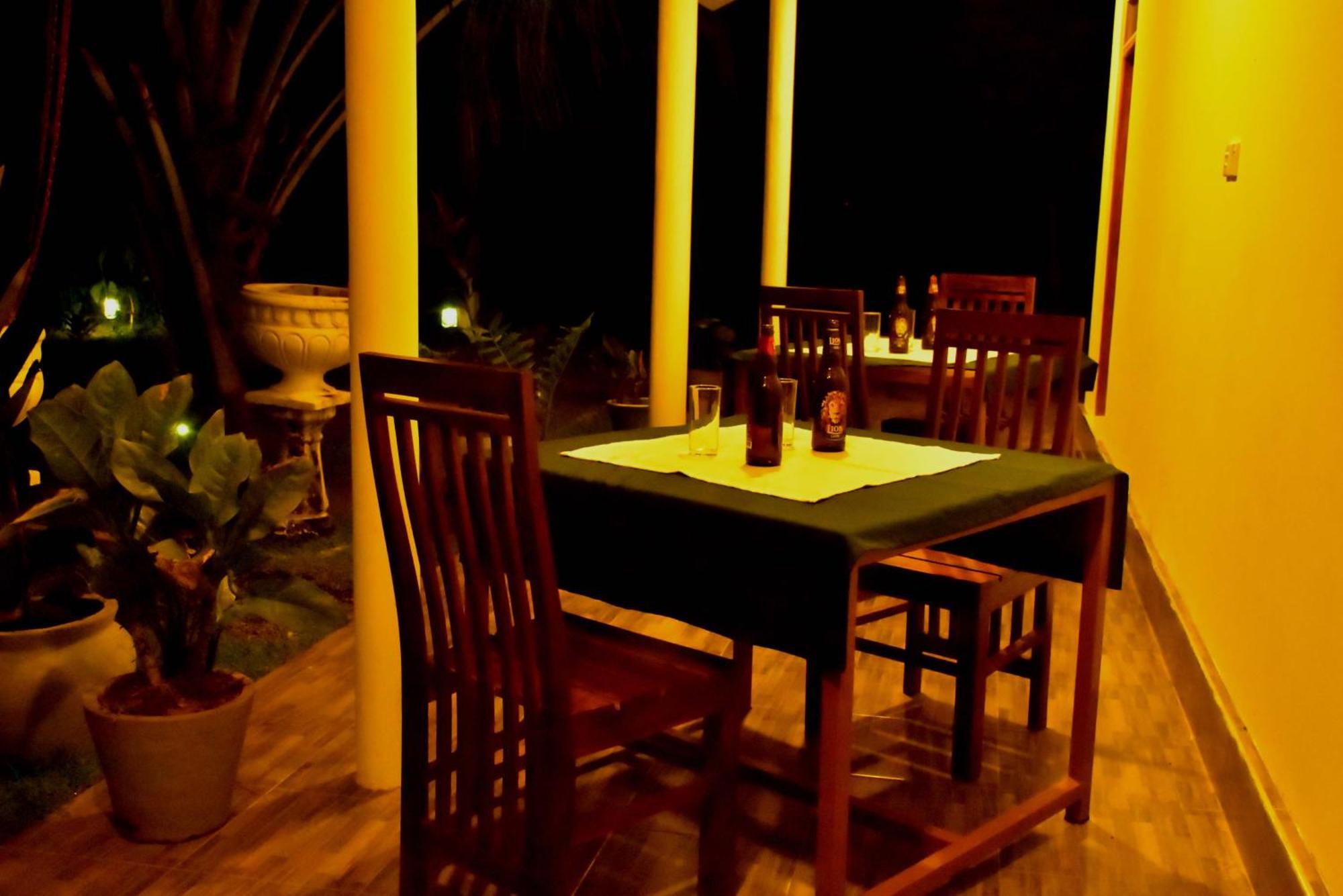 Lake Forest Lodge Udawalawe Exteriör bild